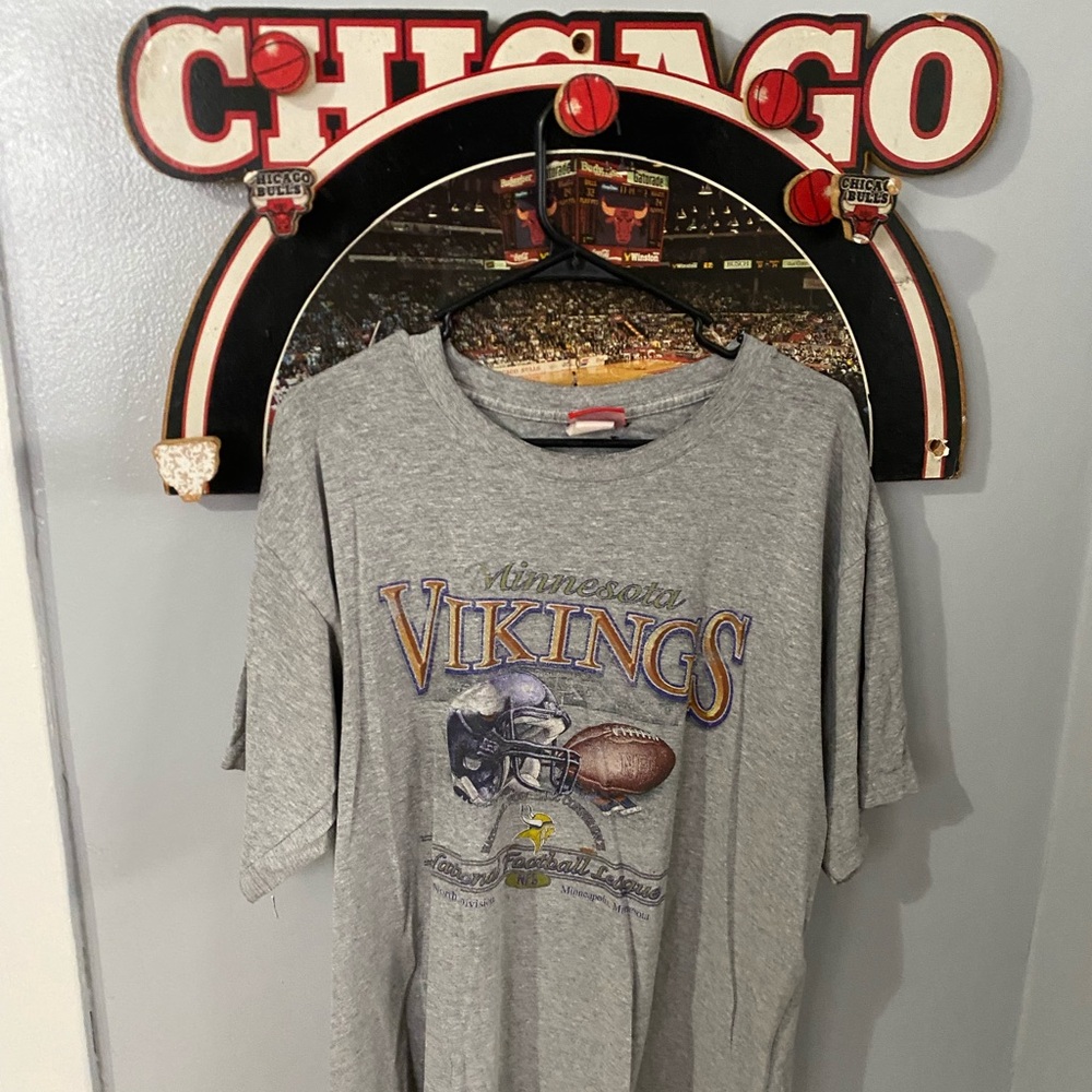 Vikings t shirt size large